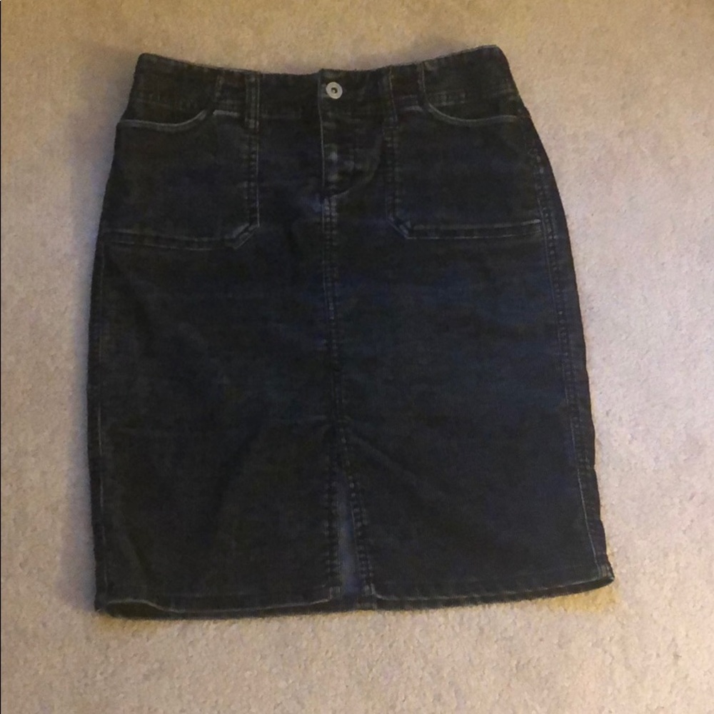 Express corduroy skirt with front slit & pockets